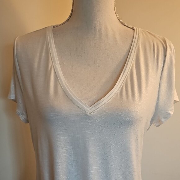 White House Black Market White V-Neck Tee - Picture 2 of 6